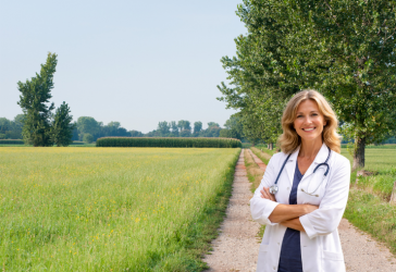 Avec Parcoursup, elle devient médecin à 52 ans : un témoignage qui redonne foi en la réorientation