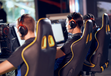E-sport : quels métiers recrutent vraiment dans un secteur qui fait rêver ?