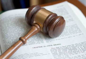 Le métier d'enseignant-chercheur en droit : former les esprits critiques de demain