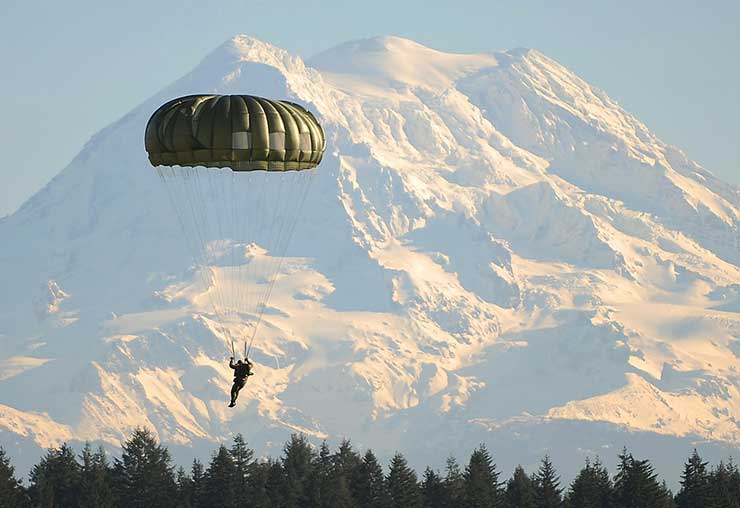 Le moniteur-parachutiste : au cœur des airs