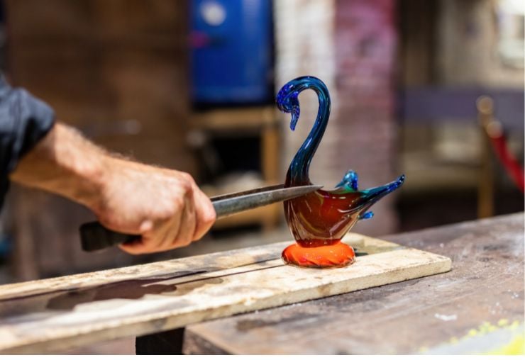 Un métier innovant : souffleur de verre en labo de chimie