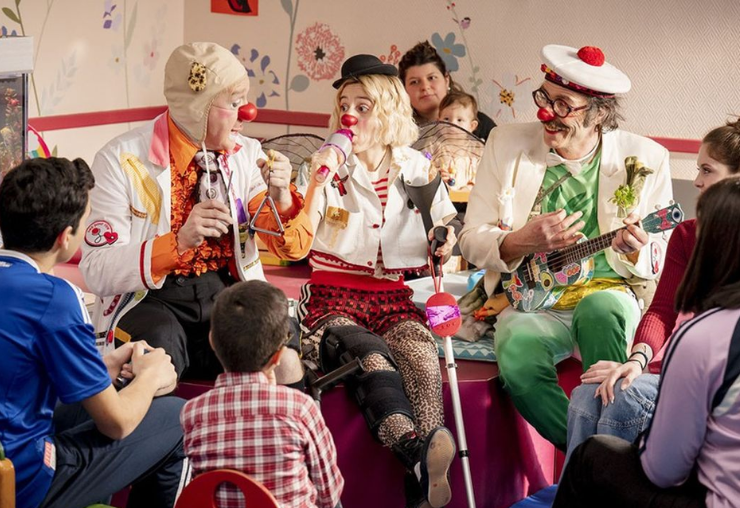 Clown hospitalier : Quand "Sur un fil" éclaire un métier qui soigne par le rire