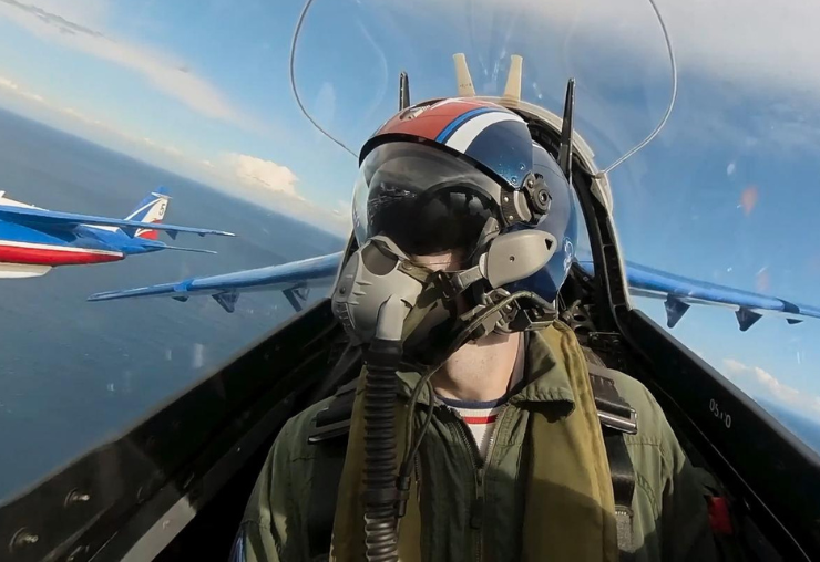 Pilote de la Patrouille de France : dans les coulisses du documentaire ATHOS